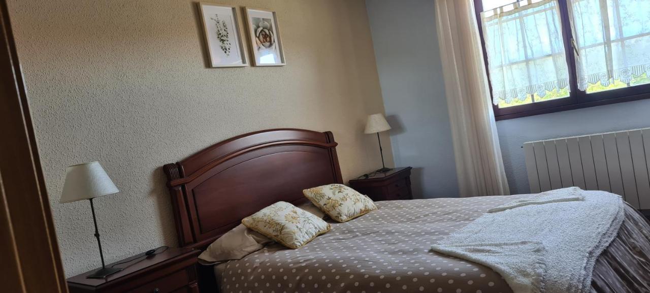 Las Parientucas Novales Buitenkant foto